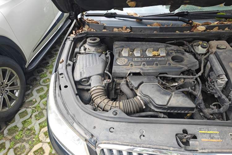 Used Buick LaCrosse 2012 2.4L SIDI Elegant Edition Engine Bay Right