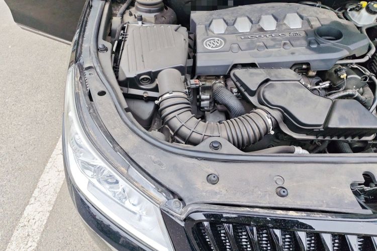 Used Buick LaCrosse 2012 2.4L SIDI Elegant Edition Engine Bay Right