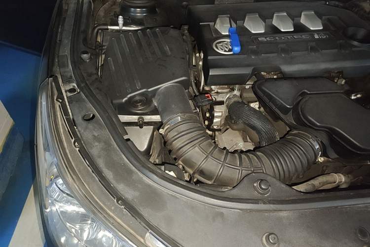 Used Buick LaCrosse 2012 2.4L SIDI Luxury Edition Engine Bay Right