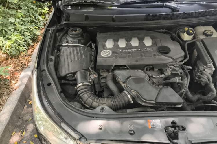 Used Buick LaCrosse 2012 2.4L SIDI Elegant Edition Engine Bay Right