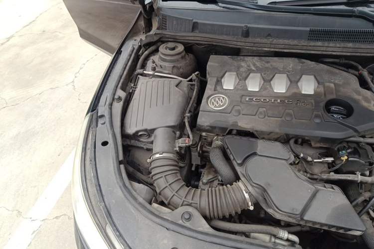 Used Buick LaCrosse 2012 2.4L SIDI Luxury Edition Engine Bay Right