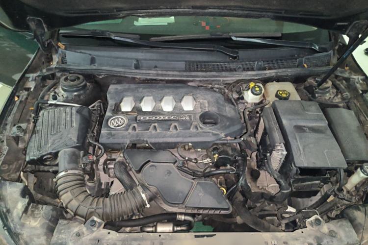 Used Buick LaCrosse 2012 2.4L SIDI Elegant Edition Engine Bay