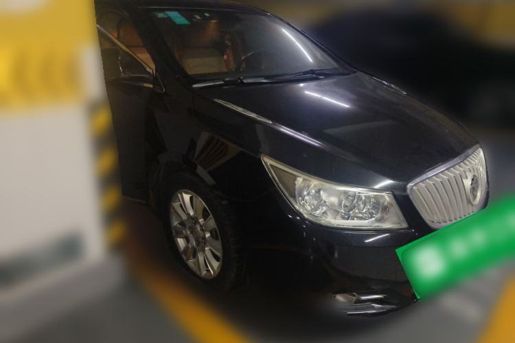 Used Buick LaCrosse 2012 2.4L SIDI Elegant Edition Front Right 45 Deg