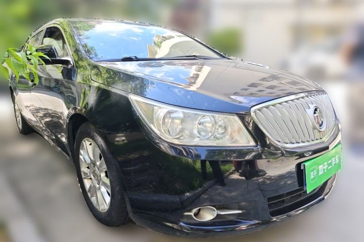Used Buick LaCrosse 2012 2.4L SIDI Elegant Edition Front Right 45 Deg