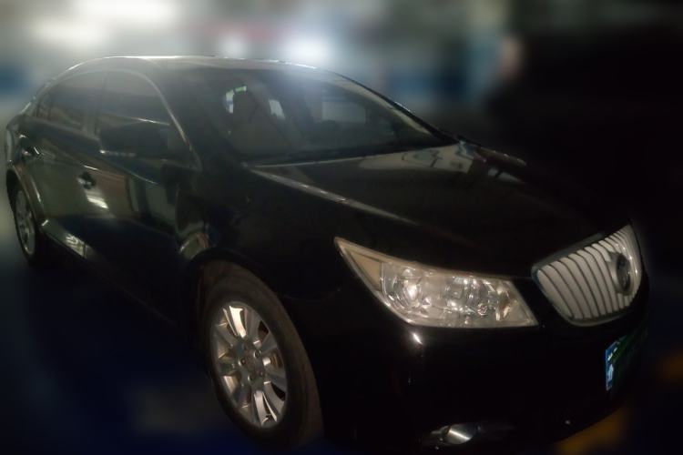 Used Buick LaCrosse 2012 2.4L SIDI Elegant Edition Front Right 45 Deg
