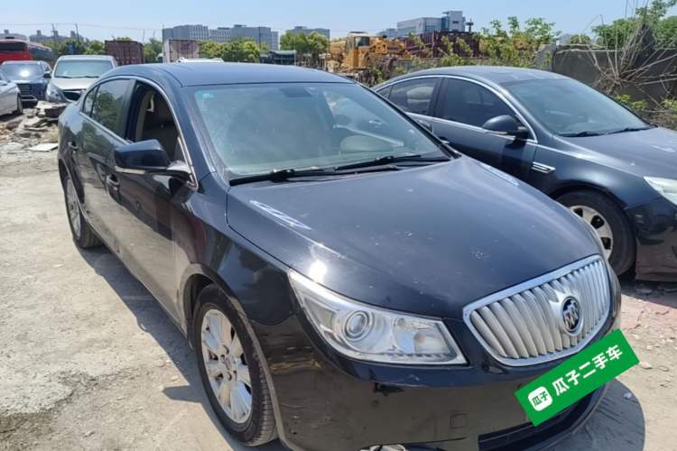 Used Buick LaCrosse 2012 2.4L SIDI Elegant Edition Front Right 45 Deg