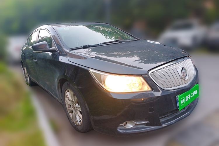 Used Buick LaCrosse 2012 2.4L SIDI Elegant Edition Front Right 45 Deg