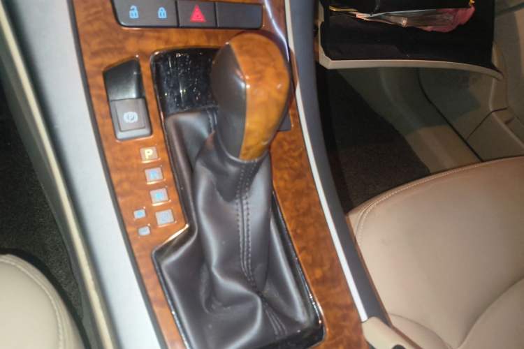 Used Buick LaCrosse 2012 2.4L SIDI Elegant Edition Gear Lever