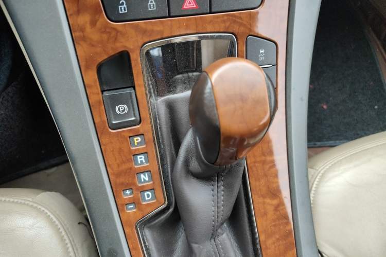 Used Buick LaCrosse 2012 2.4L SIDI Comfort Edition Gear Lever