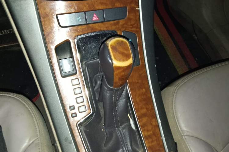 Used Buick LaCrosse 2012 2.4L SIDI Elegant Edition Gear Lever
