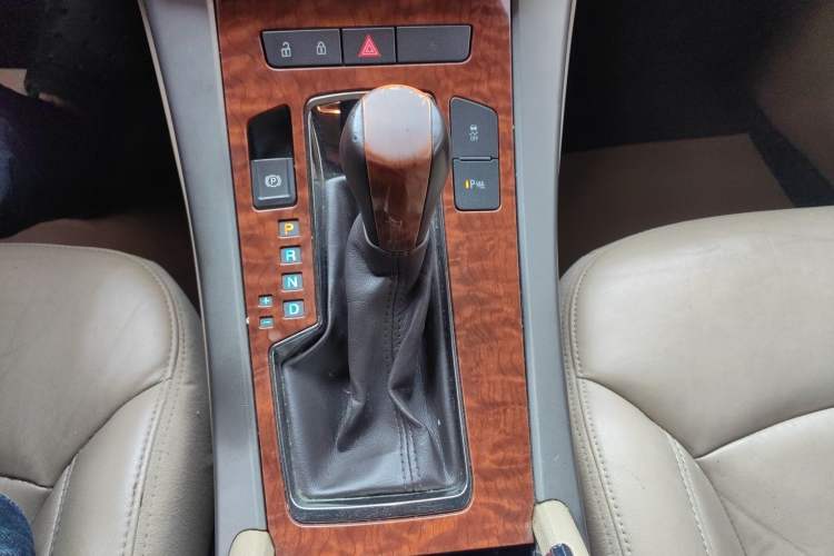 Used Buick LaCrosse 2012 2.4L SIDI Elegant Edition Gear Lever