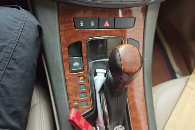 Used Buick LaCrosse 2012 2.4L SIDI Elegant Edition Gear Lever
