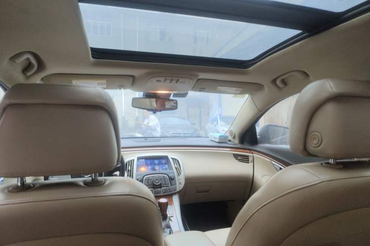 Used Buick LaCrosse 2012 2.4L SIDI Elegant Edition Headliner