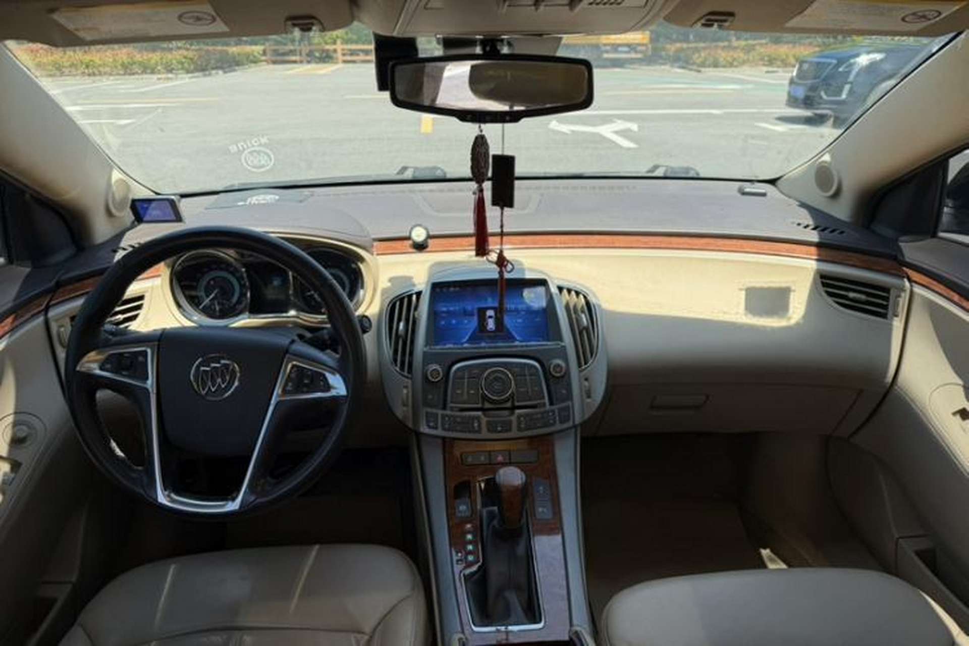 Used Buick LaCrosse 2012 2.4L SIDI Elegant Edition Interior 2