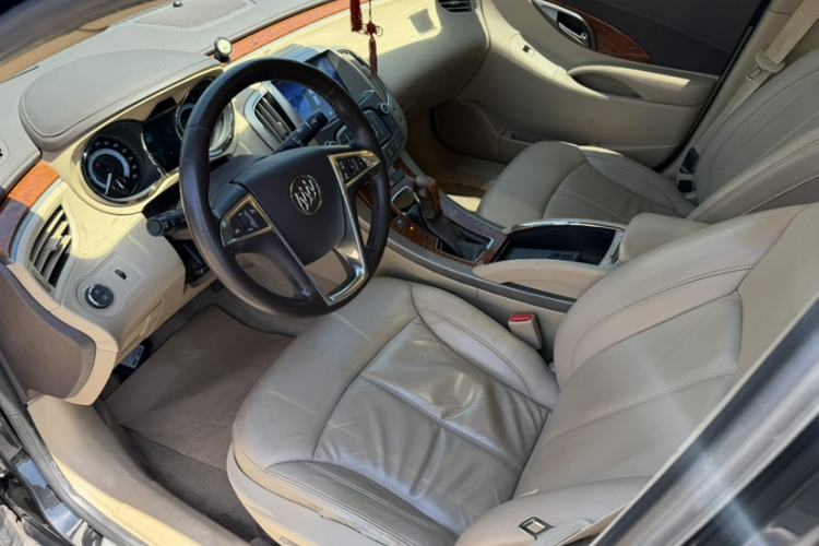 Used Buick LaCrosse 2012 2.4L SIDI Elegant Edition Interior 5