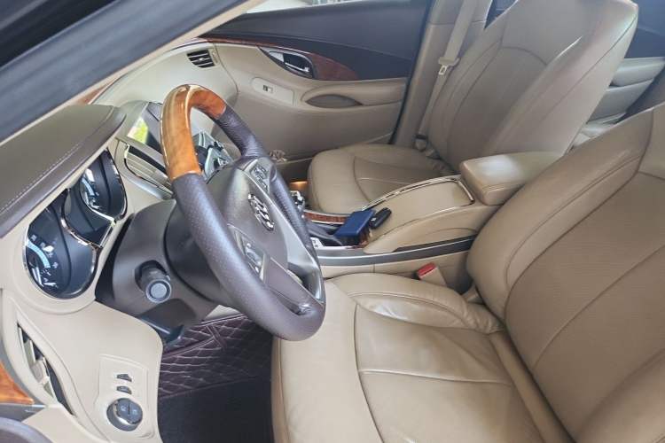 Used Buick LaCrosse 2012 2.4L SIDI Luxury Edition Left Front Seat