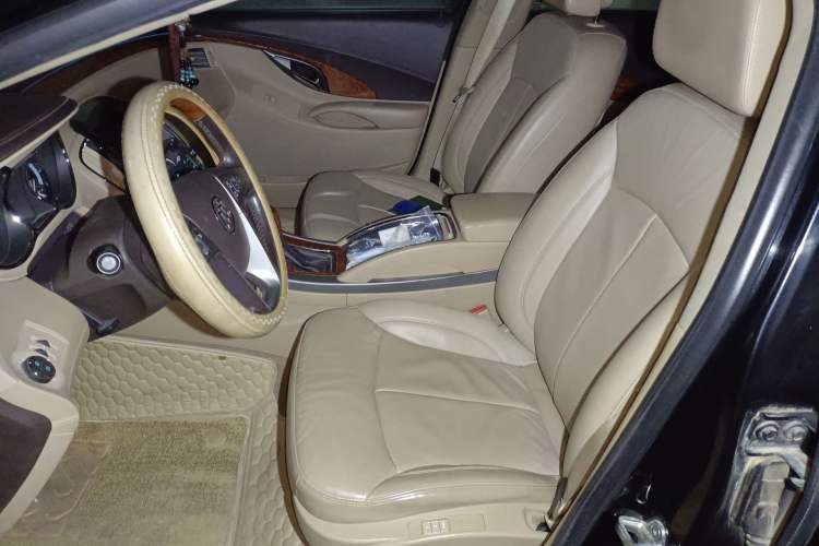 Used Buick LaCrosse 2012 2.4L SIDI Luxury Edition Left Front Seat