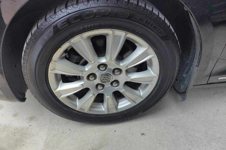 Used Buick LaCrosse 2012 2.4L SIDI Elegant Edition Left Front Wheel Hub