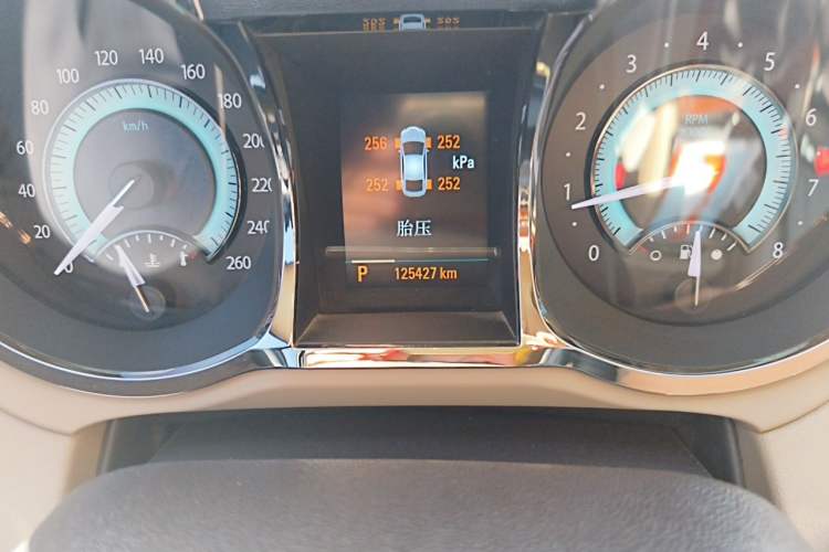 Used Buick LaCrosse 2012 2.4L SIDI Haoya Edition Odometer Close Up