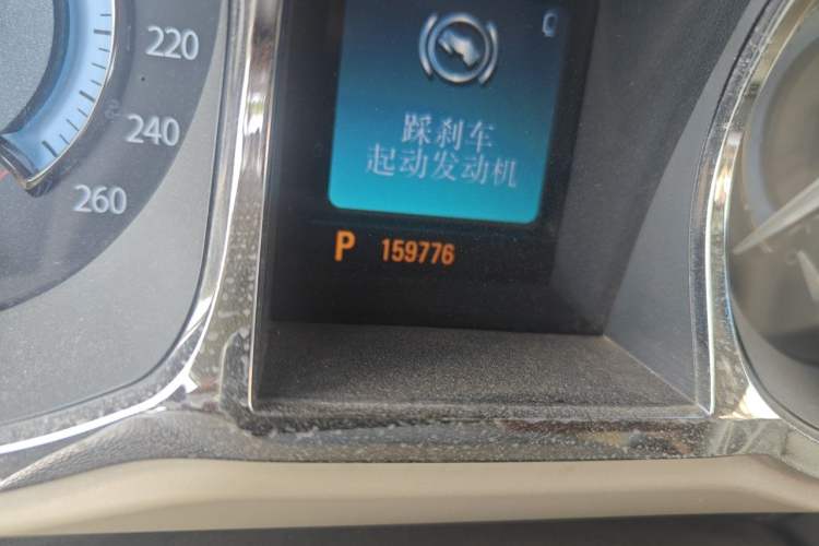 Used Buick LaCrosse 2012 2.4L SIDI Luxury Edition Odometer Close Up