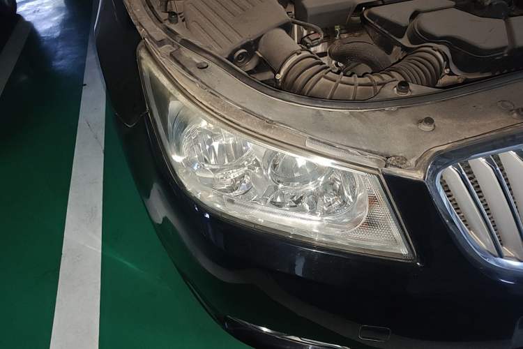 Used Buick LaCrosse 2012 2.4L SIDI Elegant Edition Right Front Headlight