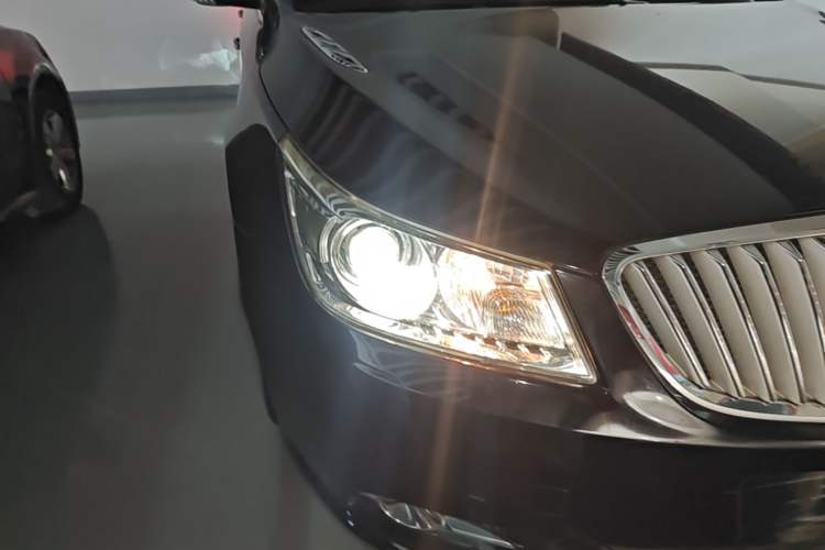 Used Buick LaCrosse 2012 2.4L SIDI Luxury Edition Right Front Headlight