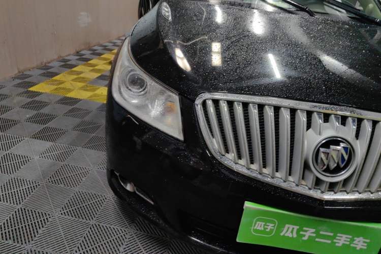 Used Buick LaCrosse 2012 2.4L SIDI Elegant Edition Right Front Headlight