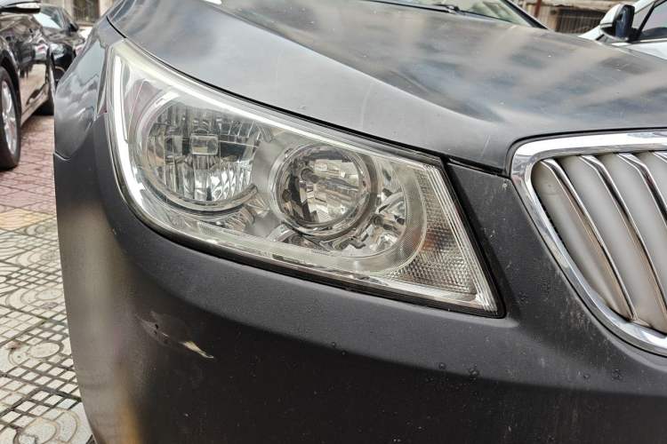 Used Buick LaCrosse 2012 2.4L SIDI Comfort Edition Right Front Headlight