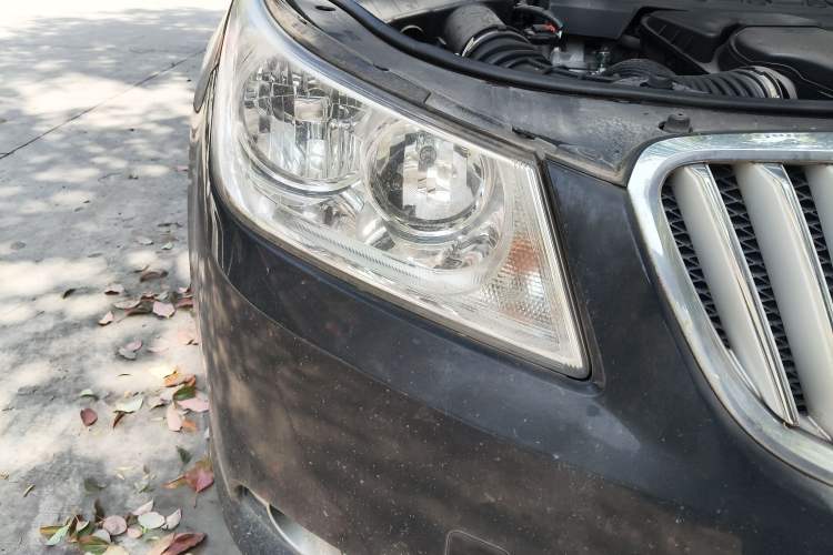 Used Buick LaCrosse 2012 2.4L SIDI Elegant Edition Right Front Headlight