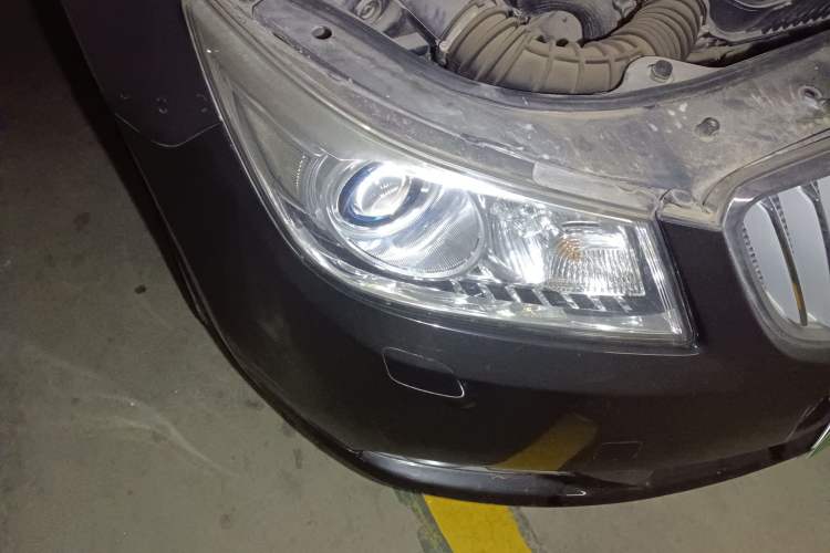 Used Buick LaCrosse 2012 2.4L SIDI Luxury Edition Right Front Headlight