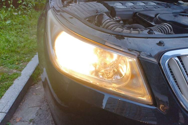 Used Buick LaCrosse 2012 2.4L SIDI Elegant Edition Right Front Headlight