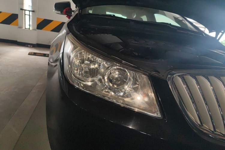 Used Buick LaCrosse 2012 2.4L SIDI Elegant Edition Right Front Headlight