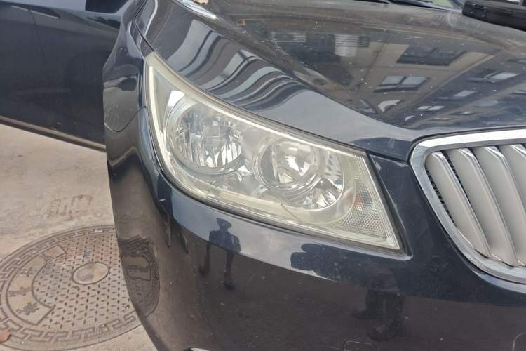 Used Buick LaCrosse 2012 2.4L SIDI Elegant Edition Right Front Headlight