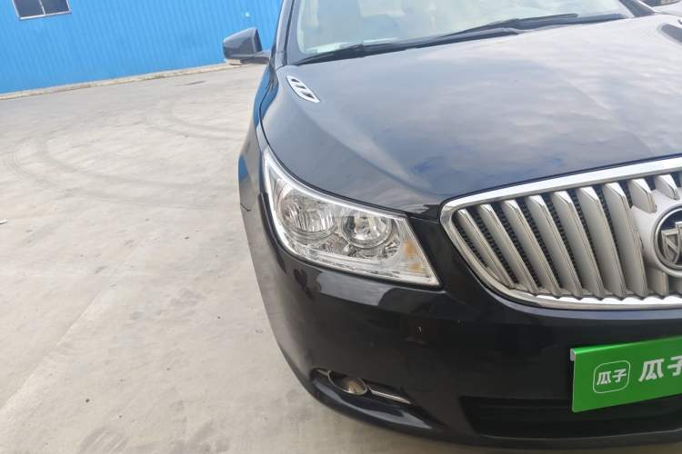 Used Buick LaCrosse 2012 2.4L SIDI Elegant Edition Right Front Headlight