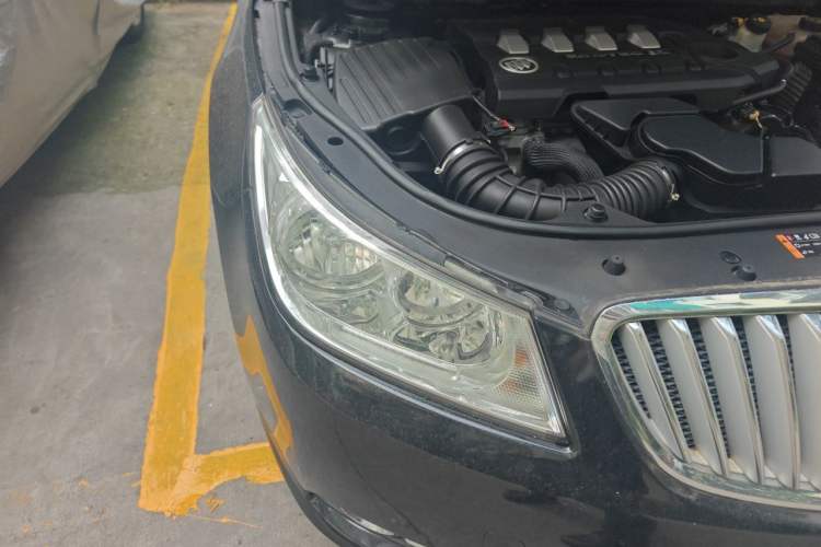 Used Buick LaCrosse 2012 2.4L SIDI Elegant Edition Right Front Headlight