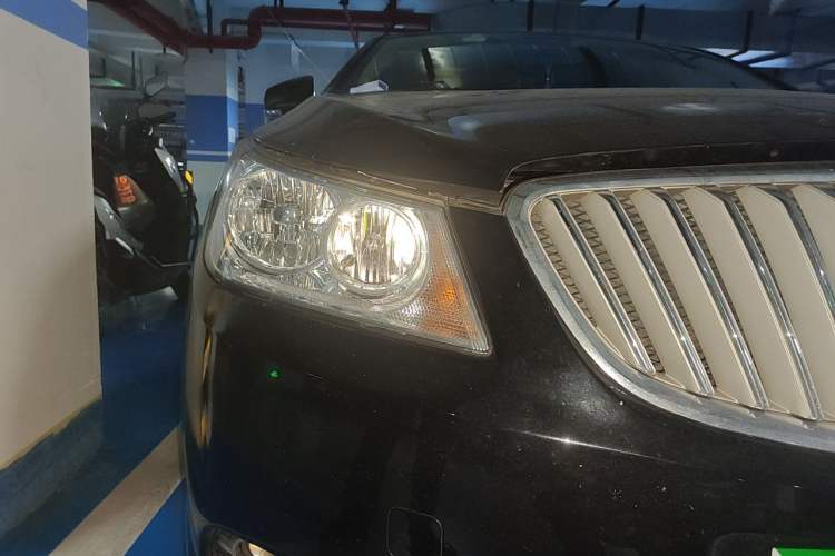 Used Buick LaCrosse 2012 2.4L SIDI Luxury Edition Right Front Headlight
