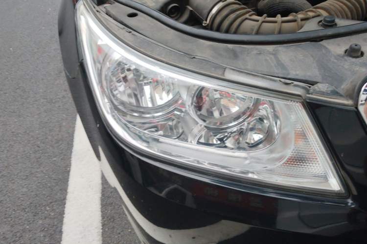 Used Buick LaCrosse 2012 2.4L SIDI Elegant Edition Right Front Headlight