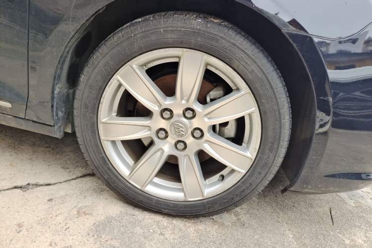 Used Buick LaCrosse 2012 2.4L SIDI Luxury Edition Right Front Wheel Hub