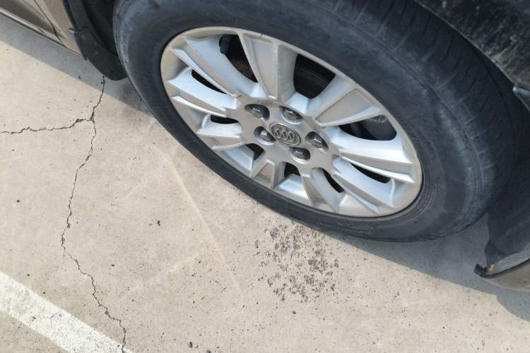 Used Buick LaCrosse 2012 2.4L SIDI Haoya Edition Right Front Wheel Hub