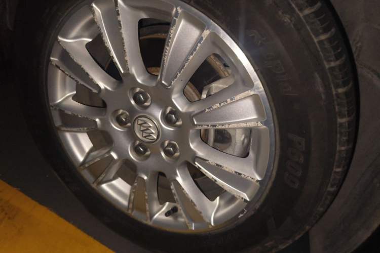 Used Buick LaCrosse 2012 2.4L SIDI Elegant Edition Right Front Wheel Hub