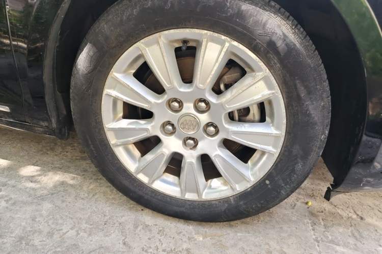 Used Buick LaCrosse 2012 2.4L SIDI Elegant Edition Right Front Wheel Hub