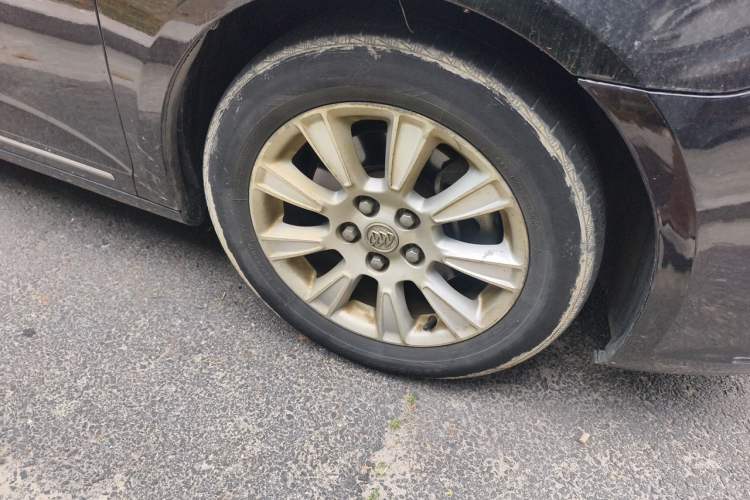 Used Buick LaCrosse 2012 2.4L SIDI Elegant Edition Right Front Wheel Hub