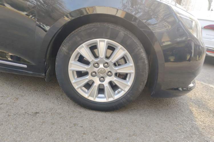 Used Buick LaCrosse 2012 2.0T Haoya Edition Right Front Wheel Hub