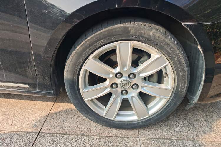 Used Buick LaCrosse 2012 2.4L SIDI Luxury Edition Right Front Wheel Hub