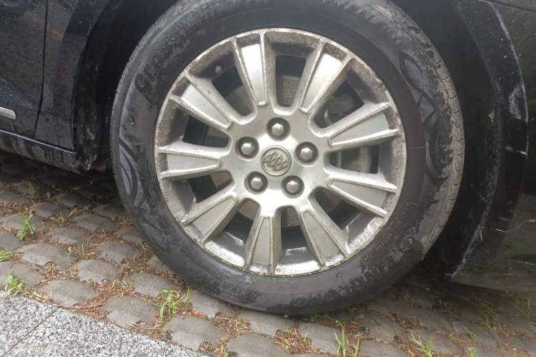 Used Buick LaCrosse 2012 eAssist 2.4L Elegance Edition Right Front Wheel Hub