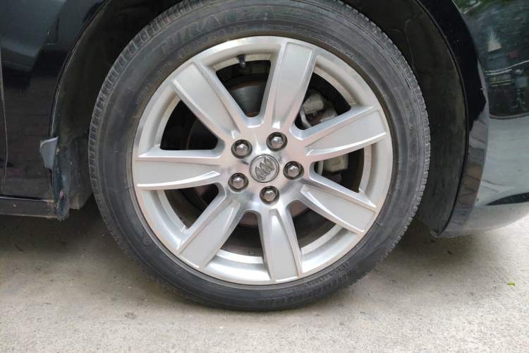 Used Buick LaCrosse 2012 2.0T Flagship Edition Right Front Wheel Hub