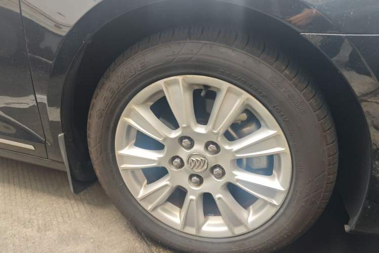 Used Buick LaCrosse 2012 2.4L SIDI Haoya Edition Right Front Wheel Hub