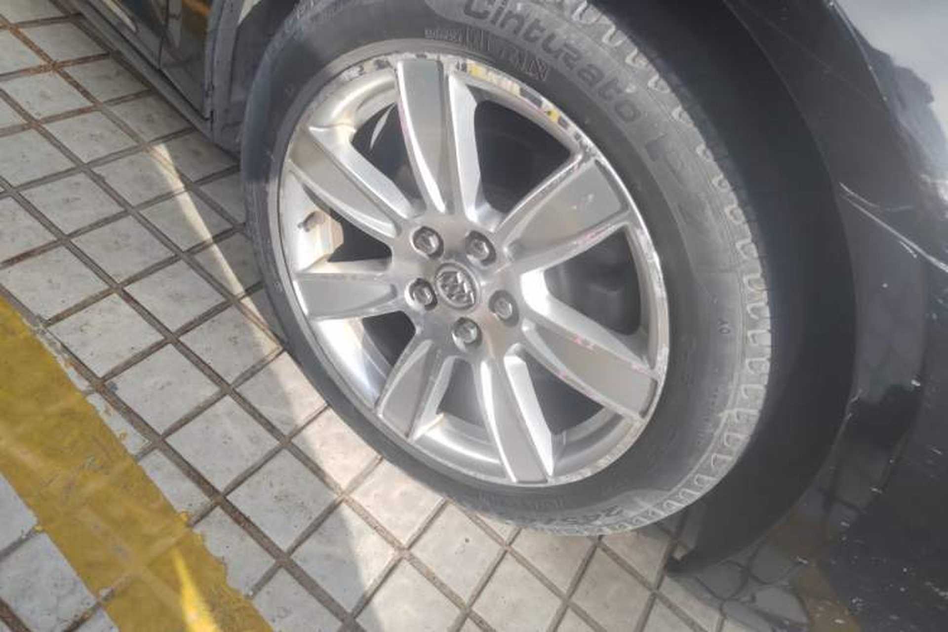 Used Buick LaCrosse 2012 2.4L SIDI Luxury Edition Right Front Wheel Hub