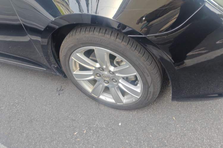 Used Buick LaCrosse 2012 2.4L SIDI Luxury Edition Right Front Wheel Hub