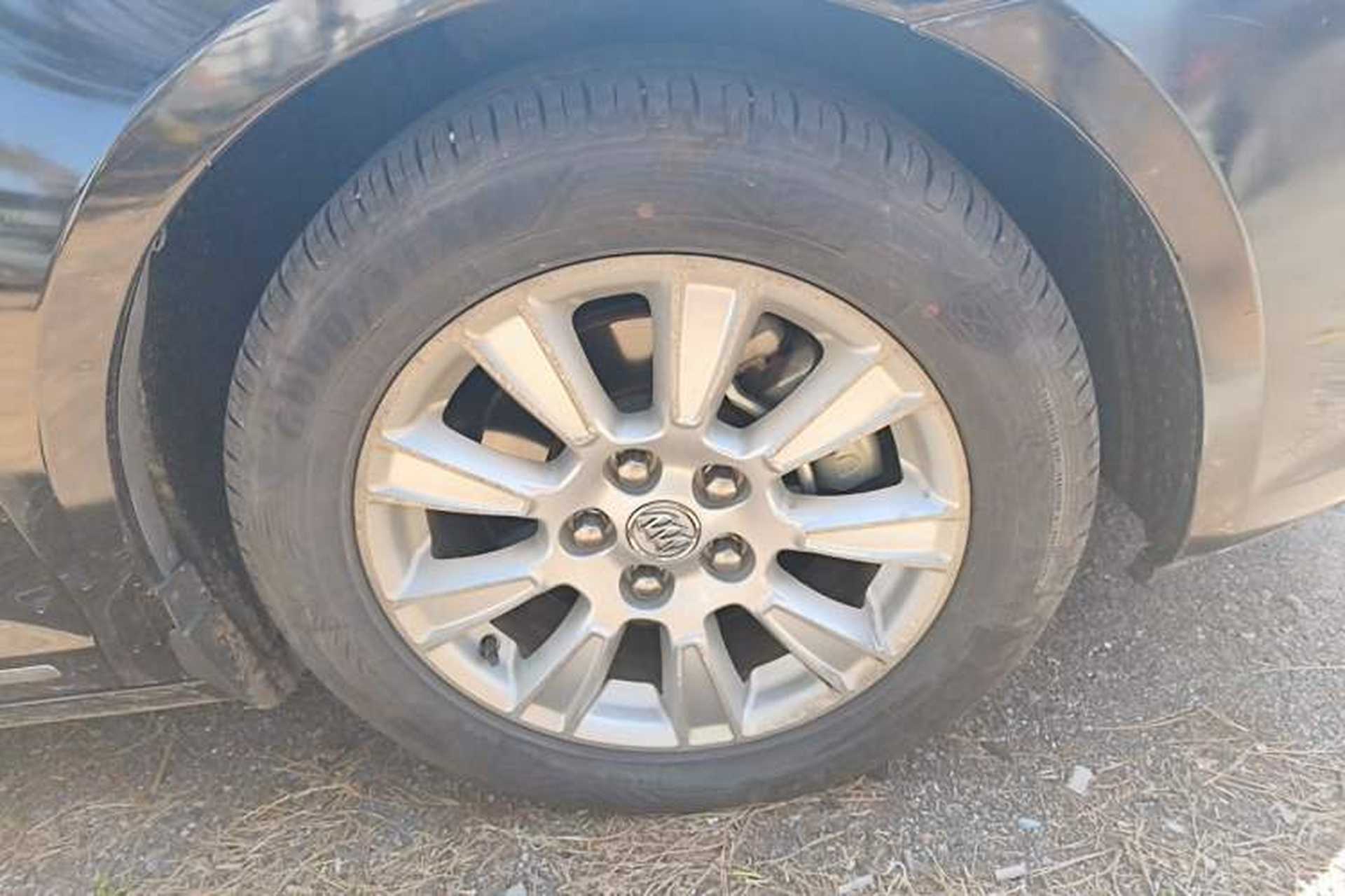 Used Buick LaCrosse 2012 2.4L SIDI Haoya Edition Right Front Wheel Hub